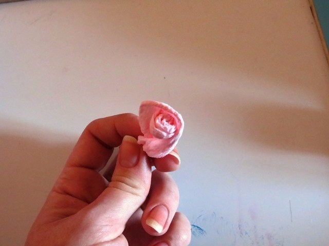 Розы из салфеток