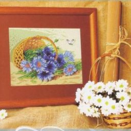 ​Васильки в корзинке