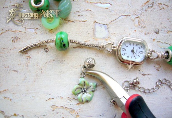 Часы-браслет в тропическом стиле