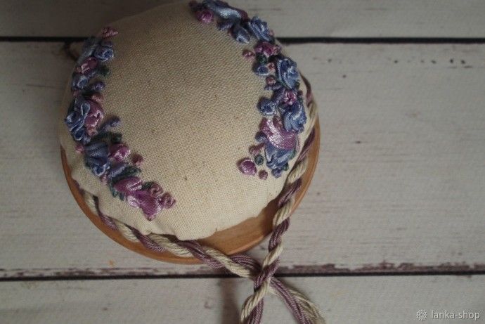 Игольница с вышивкой