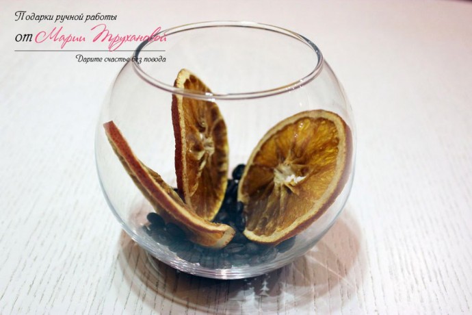 Саше в стеклянной вазе Саше в стеклянной вазе