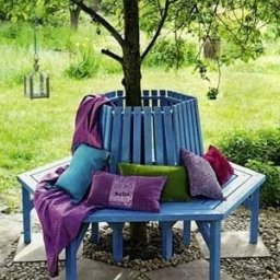 Садовая скамья вокруг дерева