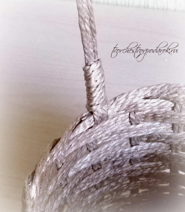 Плетёная корзиночка из джута