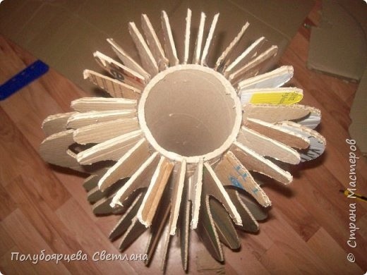 ​Ваза из картона в античном стиле