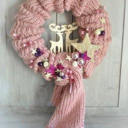 ​Вязаные новогодние веночки