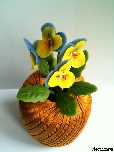 Анютины глазки из холодного фарфора: мастер-класс