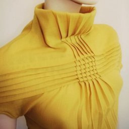 Идеи оригинального оформления верха блузок и платьев