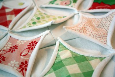 Изумительной красоты подушка с объемными элементами