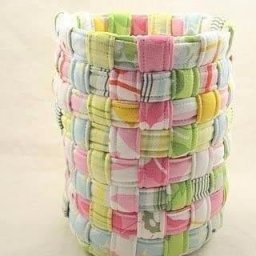​Корзинка из полосок ткани