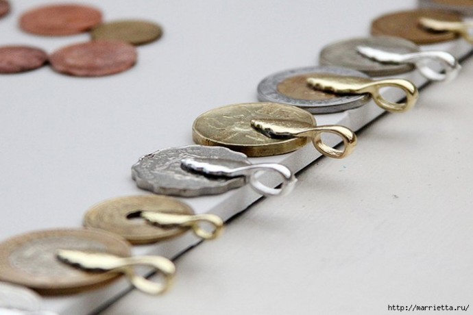 Браслет из монет