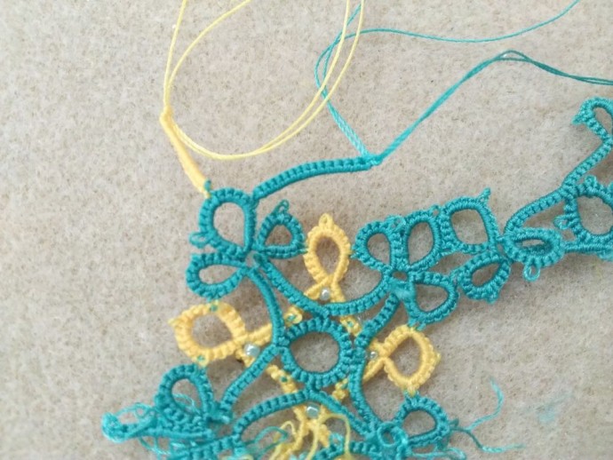 Зажим в технике фриволите