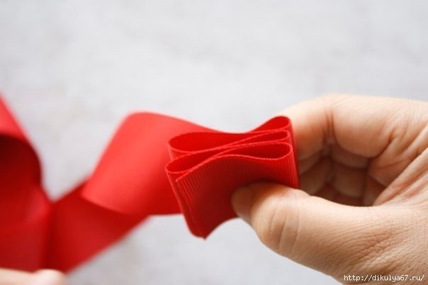 Цветок из репсовых лент