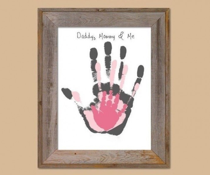 Милые идеи украшения интерьера отпечатками ладоней и стоп членов семьи