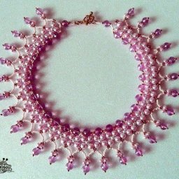 Ожерелья из бисера и бусин