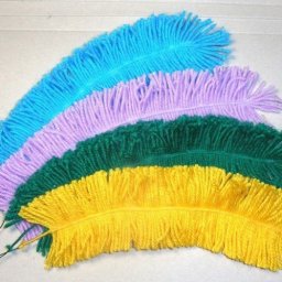 Пёрышки из пряжи