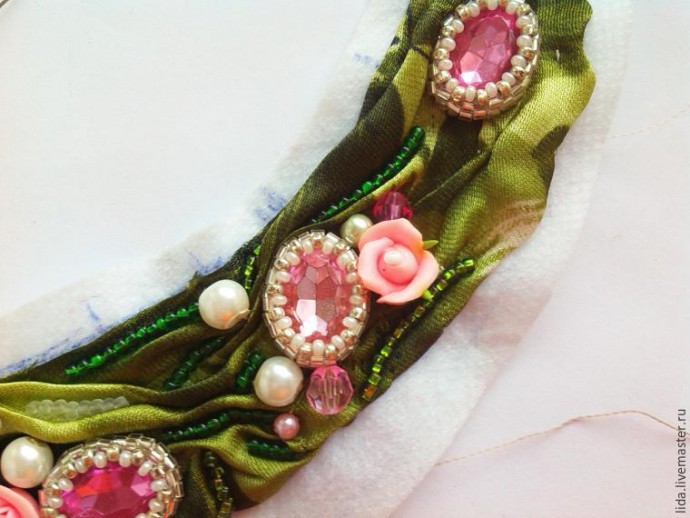 Шикарное колье "Утренняя роза"