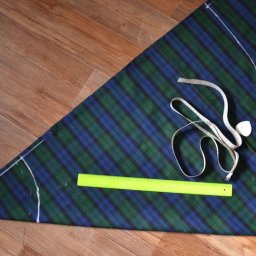 Выкраиваем юбку-полусолнце прямо на ткани