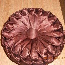 Круглая подушка с буфами