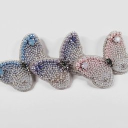 ​Милая брошка с бабочками