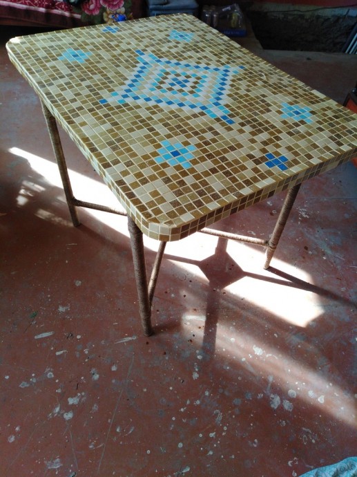 Новый дизайнерский стол из старого облезлого