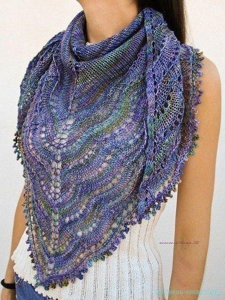 Бактус или шарф, связанный в виде треугольника