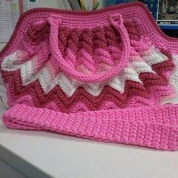 ​Интересная сумочка крючком узором "зиг-заг"