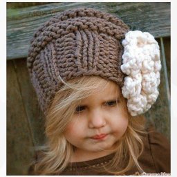 Шапочка спицами для девочки
