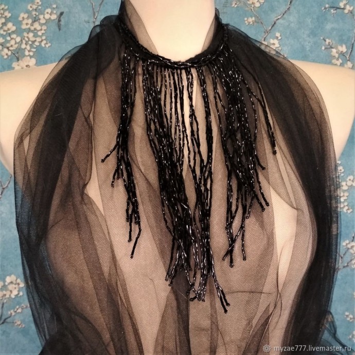 Стильное украшение с бахромой Стильное украшение с бахромой