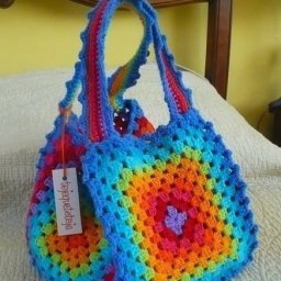 Сумочки из больших квадратных мотивов