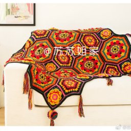 Яркий плед из мотивов крючком