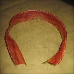 Декор свечи цветами из ленты