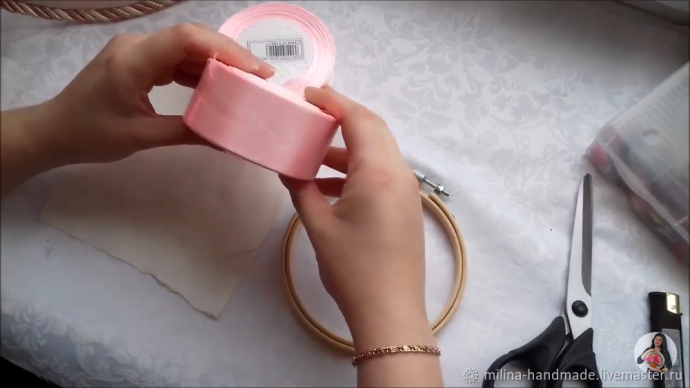 Вышивка пиона атласными лентами