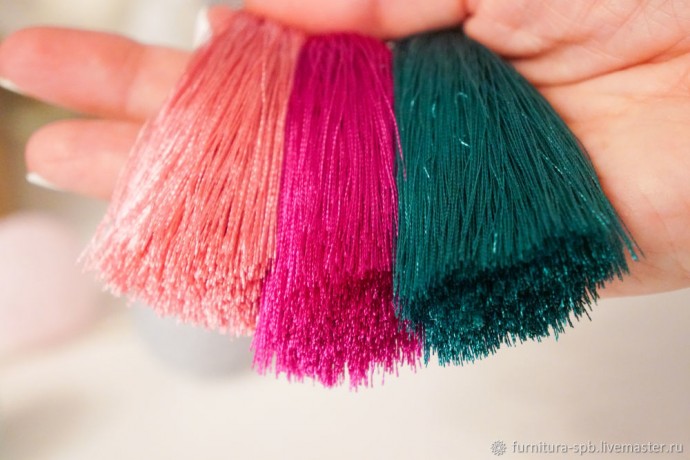 Делаем кисточку из ниток