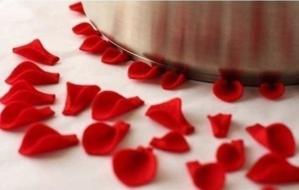 Декор подушки фетровым цветком