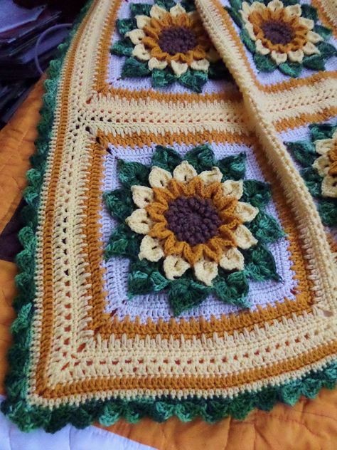 Квадратный мотив с подсолнухом