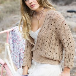 ​Пуловер с глубоким V-образным вырезом