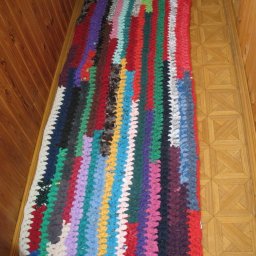 Вязанный коврик из старых футболок: легко и просто