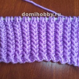 ​Красивая рельефная коса-резинка спицами