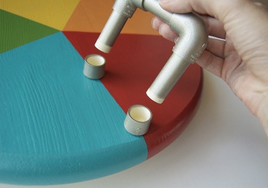 Деревянная подставка-карусель под книги