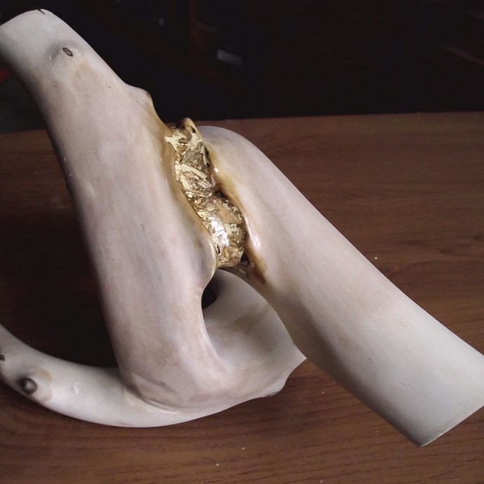 Деревянная статуэтка Деревянная статуэтка