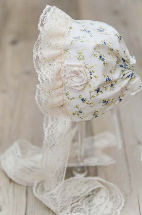 Милые детские чепчики