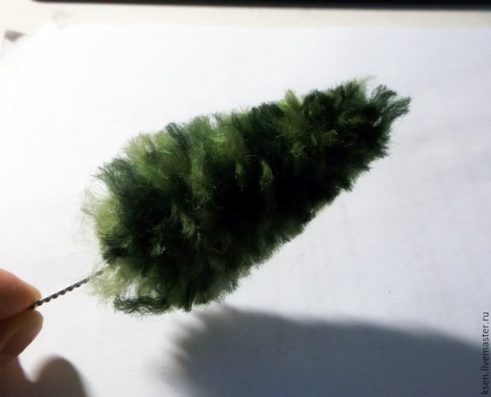Декоративная ёлка из пряжи