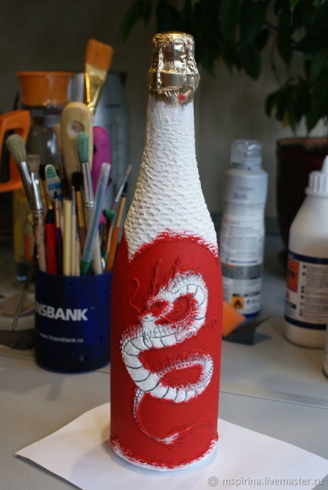 Декор бутылки с драконом