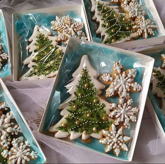 ​Украшение новогодних пряников