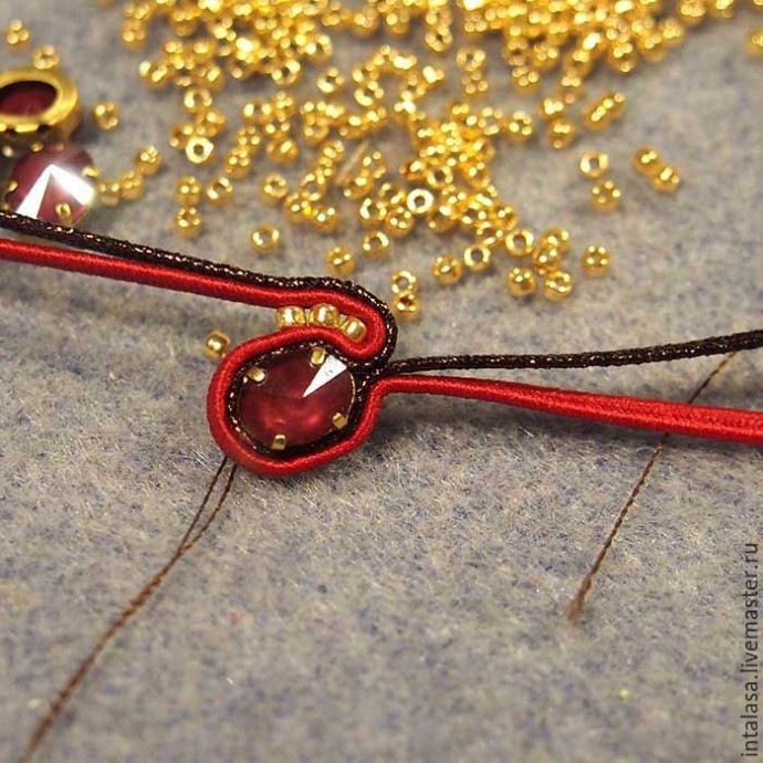 Сутажная брошь "Аленький цветочек"