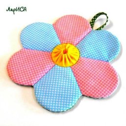 Прихватки из остатков ткани.