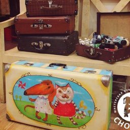 Декорирование старого чемодана