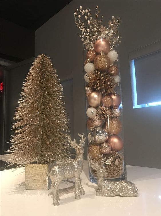 Новогодний декор в вазах