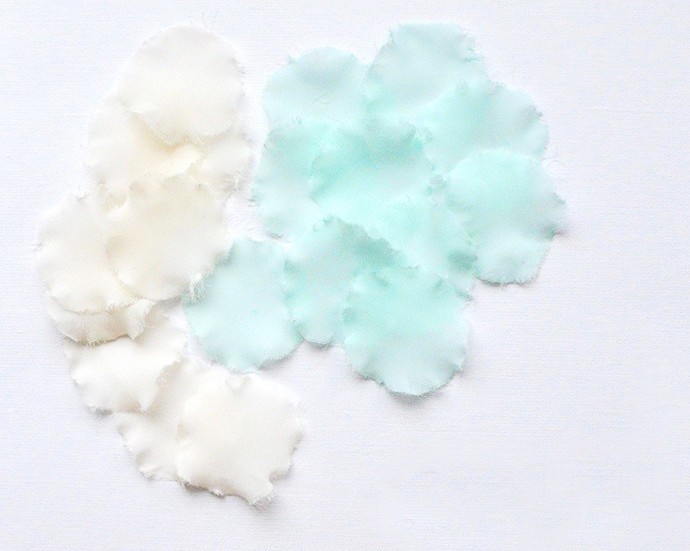 Очаровательные цветы из ткани