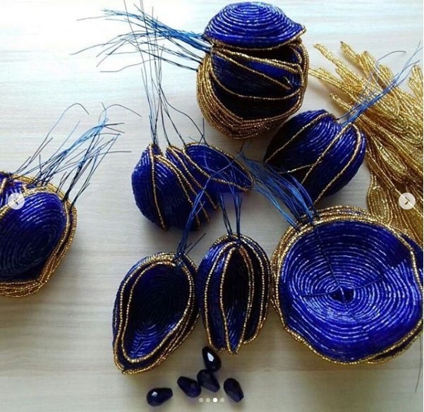 ​Огромные синие розы